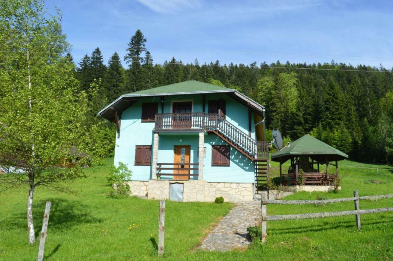 Mystic Forest Hostel Mitrovac Exterior foto